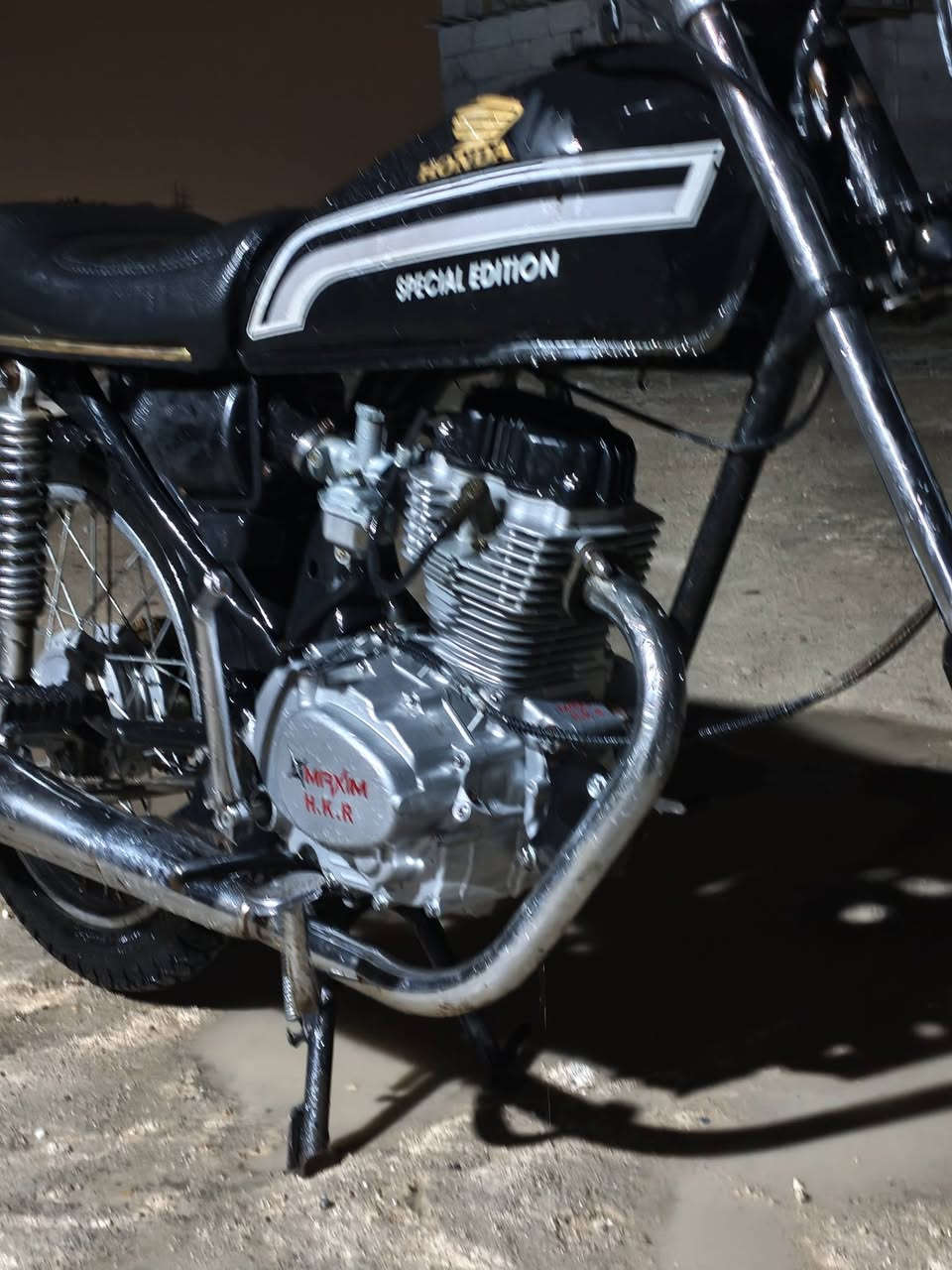 سلام عليكم دراجة للبيع في بصره زبير سعر 425او بيه مجال محرك جديد ما مفتوح الدراجة  كلك مكفوله من سرقه ول مو شراي لا يتعبني رقمي واتس اب او اتصال ***********
