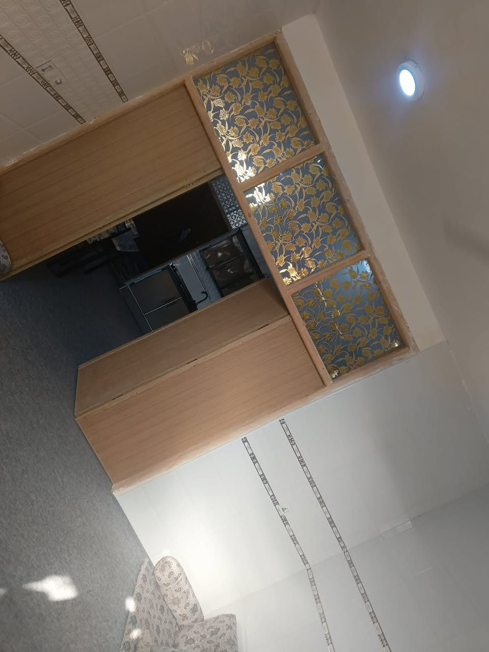 بيت للبيع مساحة 100 طابو زراعي سند 25 صار شهر من كامل  تاجيه نادر ثالثه قرب الروائي شارع ابو حمد يتكون من غرفه مطبخ ستقبال 
بناء طابوق او صب يكفي لعائله صغيرا بناء غربي دراجه اولا بورسلين ارضيه جدار البيت كله سيراميك ماعدا الغرفه طارمه كاشي درج خارجي// سعر ٤٠ مجال بصيط/// اضافه الكاونتر معه البيت يسلم وغراض الحمام كله ويا // رقم *********** المو شراي لا ايراسل اترجاكم شكراً
