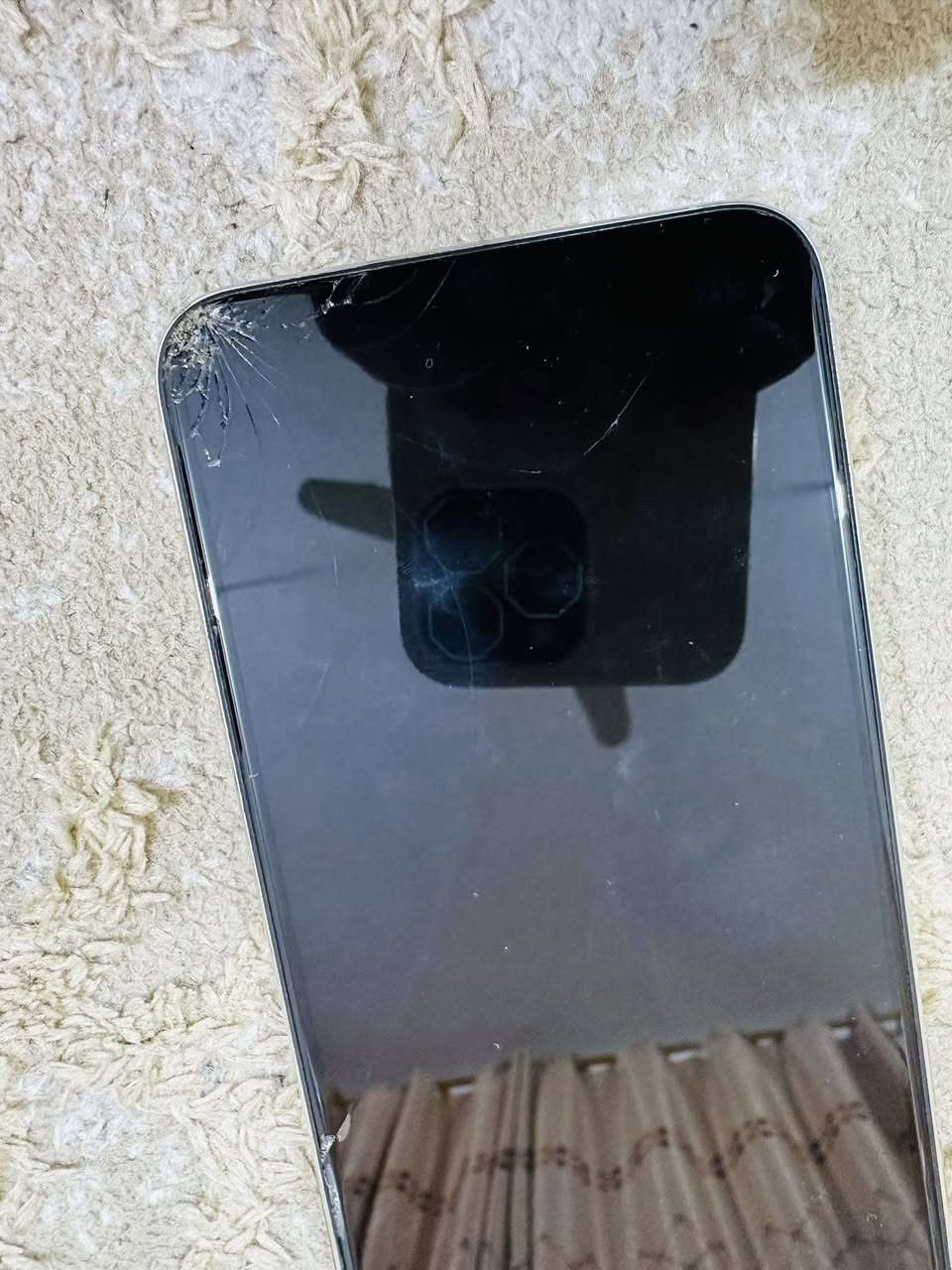 السلام عليكم ايفون١١ برو ماكس ذاكرة 256 بي ضربه بشاشه  جوه بالحافه بطاريه 75 سعر 200 وبي مجال او مراوس بساعه ابل اي جيل.  ***********
