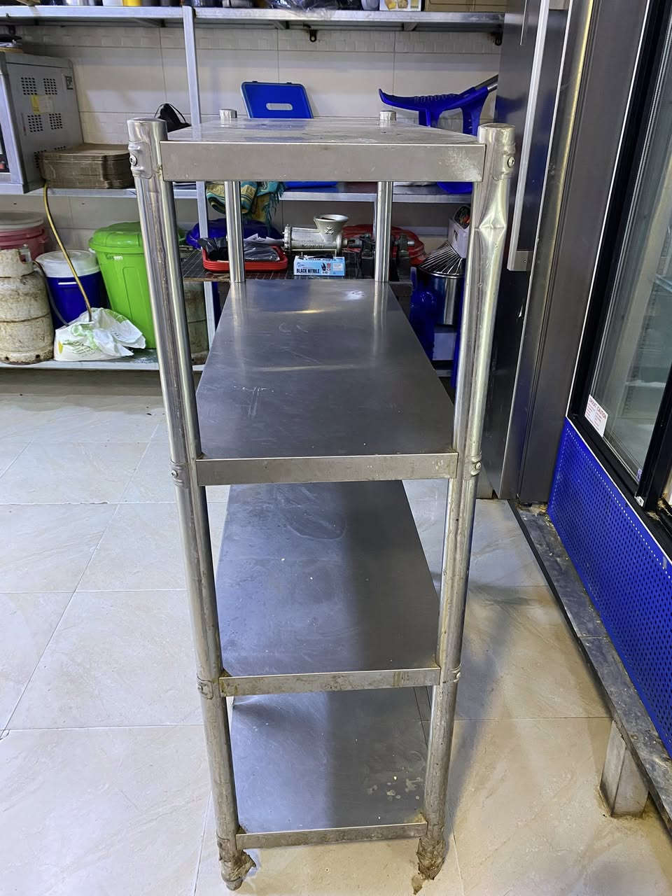 للبيع أغراض مطاعم على الفحص سعر الشوايه 550 سعر الكابسه مال الصاج 100 سعر مكينه ثرم 300 سعر الخلاط 450نضافه فول وسعر الرف سل ستيل 150وشرط كلشي على الفحص (***********)للستفسار
