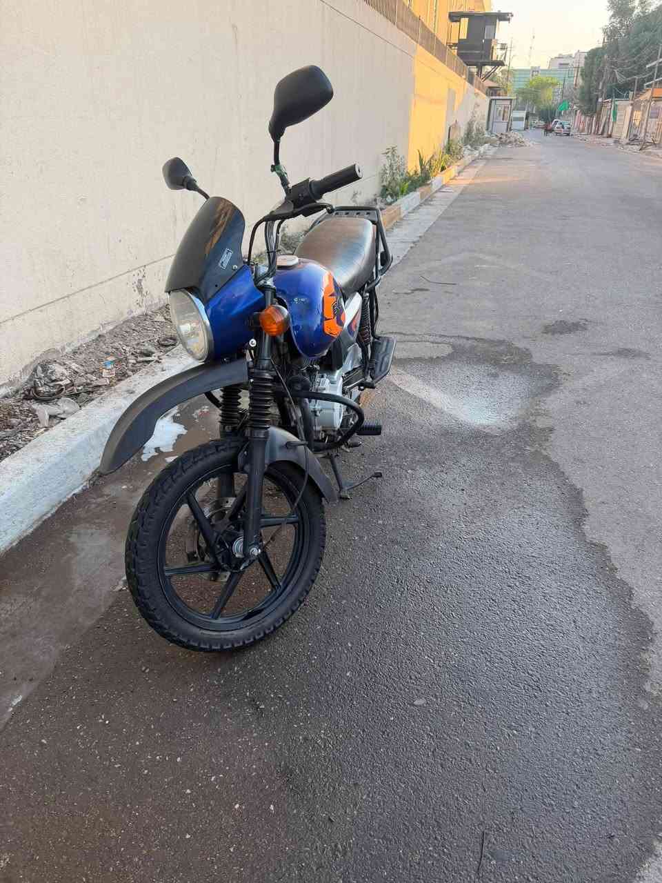 سلام عليكم دراجه بوكسر 23 رقم بغداد لون أزرك مكان بغداد كراده شارع نضال رقمي ***********
