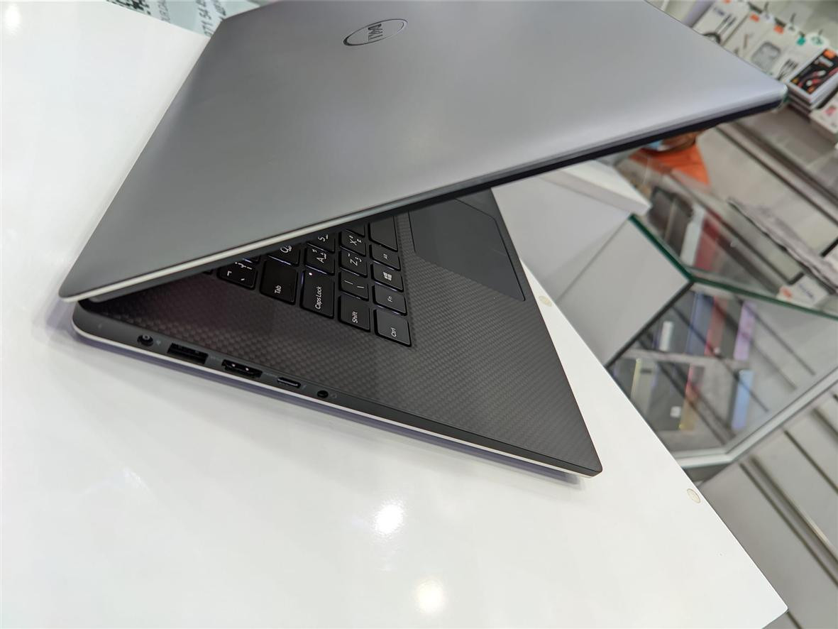 Laptop Gaming - Dell Precision Workstaion 5540 (SLIM)

CORE i7-9850H - 2.60 GHz

RAM 16 GB - DDR4 

SSD 512 GB - NVMe  

NVIDIA Quadro T2000 - GDDR5 - 4 GB

Intel UHD Graphics - 8 GB

Display 15.6'' Full HD

أقوى لابتوب للألعاب و المونتاج و التصاميم و الجرافيك و البرامج الهندسية 

ومنصب عليه الاوفيس و الادوبي و الاوتوكاد و غيرها (جاهز للشغل فوراً)

#السعر 690 ألف مع #سيت_هدايا_موضح_بالصور

#ملاحظة: ضمان إسبوع إستبدال فوري + يوصلك مع الهدايا مغلف بالكارتونه بكل عنايه وأناقة 🎁

بغداد شارع فلسطين (توصيل #مجاني بكل العراق)

*********** (موجود واتساب)
