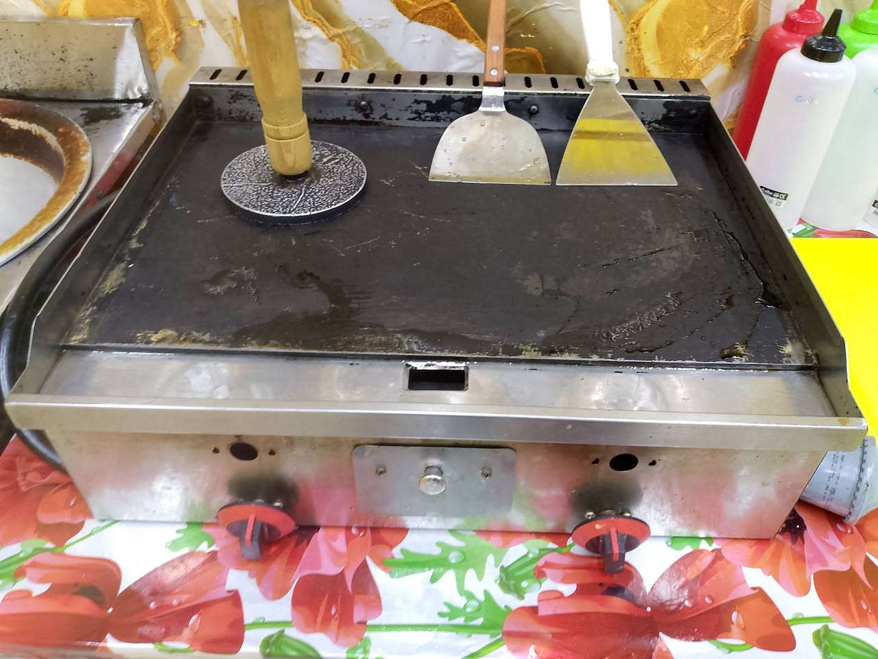 اغراض مطعم للبيع مستعمل اقل. شهر
ميز طول 2 متر + سكاكين الماني عدد 2 + سكين منشار كابسه بركر + شفرات عدد2 +كريل + طباخ فلافل وفنكر +حامله اوردرات +بسمار اوردرات +حامله سكاكين + بطاله صلصه عدد8+ بلانكات عدد 5
مكاني بغداد الدوره المهديه الثانيه 
*********** بي واتساب
السعر شلع 500 الف وبي مجال بسيط 
واذا تريد مفرد موجود
