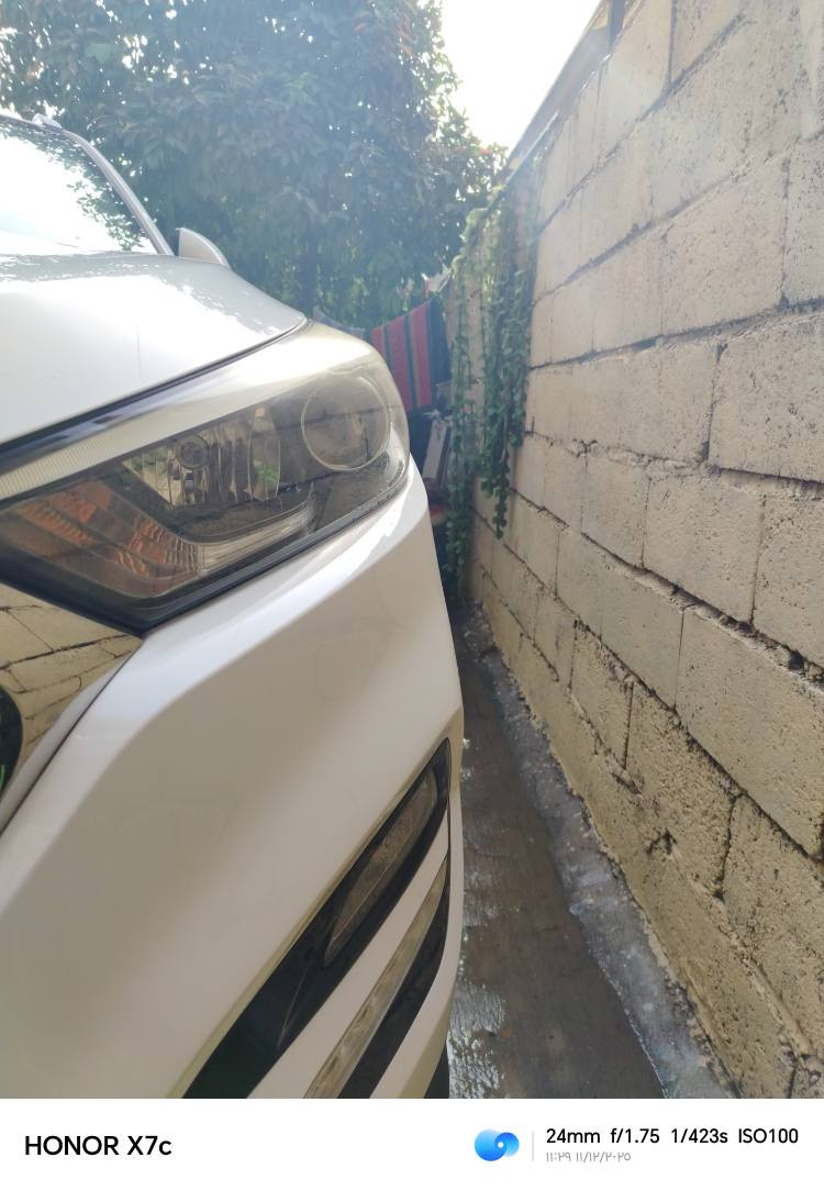 سلام عليكم توسان 2017 كلين ما ماشيه شاشة لمس كامرة خلفية سيارة جديدة ماشيه ٤٠ الف يعني متلكه هيج سياره لونه ابيض تبريد قطعتين أمامي وخلفي سيارة خليجية  للاستفسار اما ماسنجر او وتساب علئ الرقم *********** بغداد, العراق
