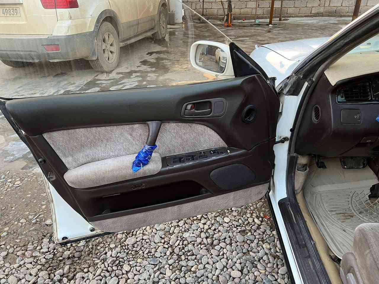 السلام عليكم سياره بطه منفصل للبيع موديل 1993 رقم صلاح الدين دولي بسمي 
محرك كير 3000 شرط تدفئه تبريد شرط 
صدر تايرات كلو نضيف بدون صبغ بدون كص شرط سعر 72 وبيها مجال قليل
اتصال ***********
