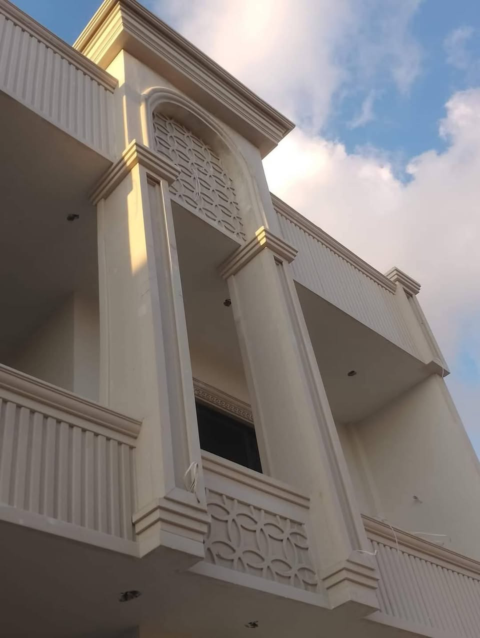 السلام عليكم واجهات فوم خارجي ضمان 15سنه تركي عازل حراري ***********/***********
