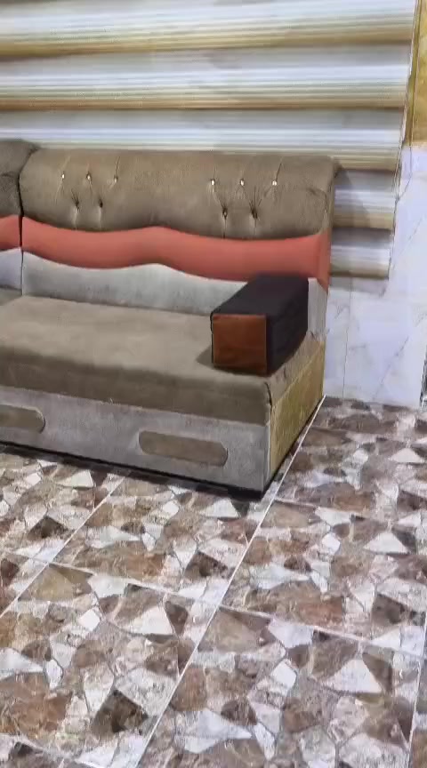 طقم قنفات للبيع نظيف  11 مقعد كبير مع صغير زائد الكوشايات خمسه ميل خلف ساحة صلاة الجمعه سعر 850 وبي مجال 
***********
