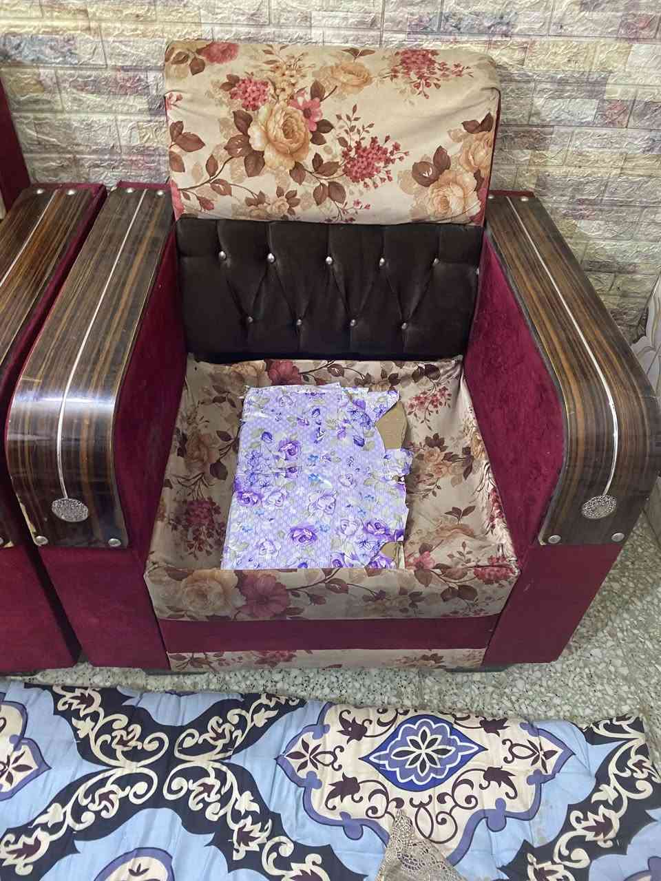 سلام عليكم متاح تخم 10مقعد الضرر بس المقاعد مالته فقط الباقي كله النظيف مثل ماموضح بالصور السعر 60 الف وبي مجال مكاني بغداد الحسينيه الراشديه رقمي بي واتساب او على الخاص موجود (***********)
