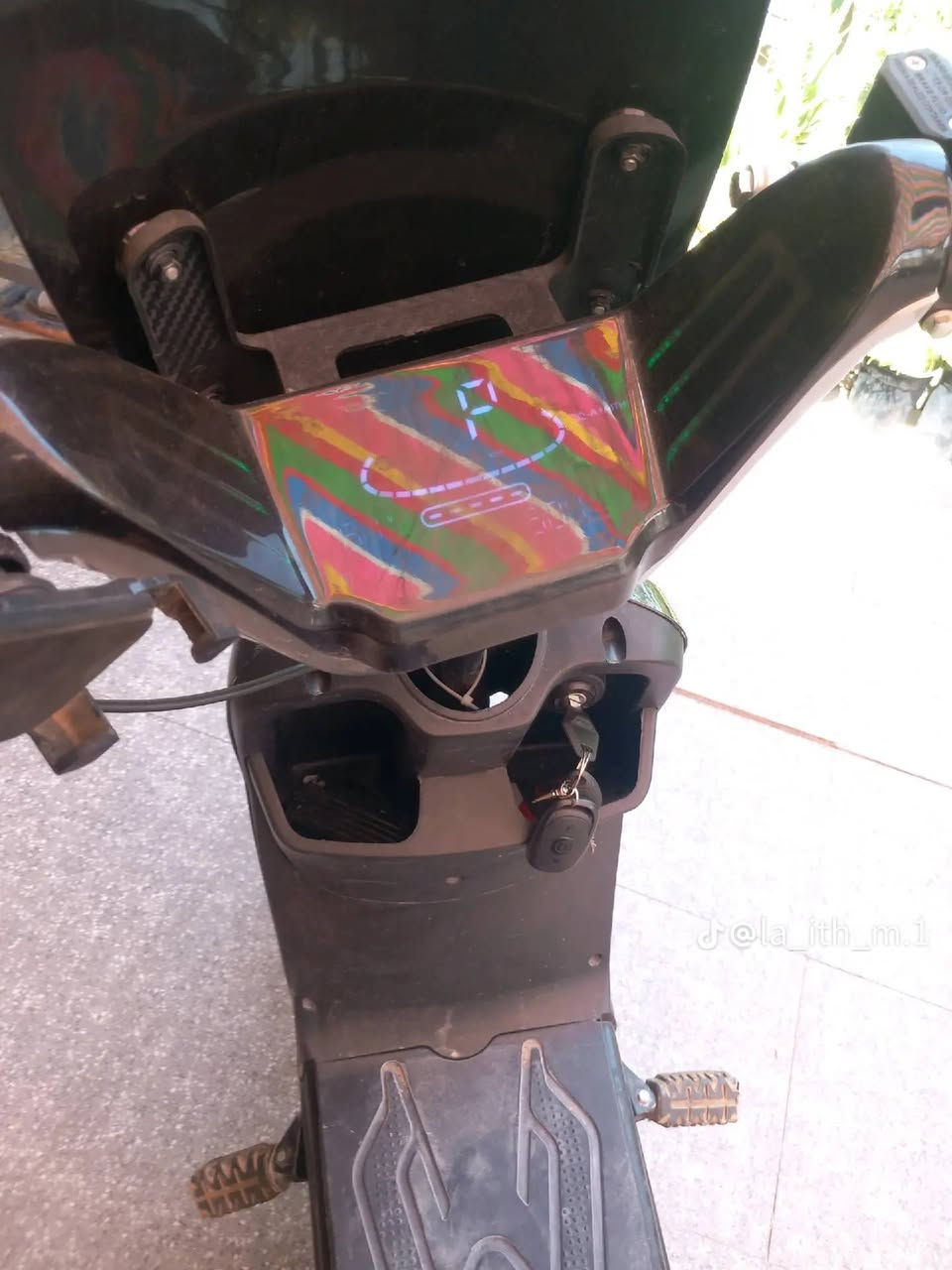 سلام عليكم
دراجه شحن للبيع قبل شهرين طلعته من المعرض 

المواصفات: 

1-سويج وكارت وبصمه 🔑

2-عدد البطاريات خمسه

3-نشره وضوء عالي🚦

4-هورن واشاير شغالات🚨

5-السرعه بالشاشه 55 حقيقي60

6- جنطه خلفيه وجنطه في المقعد💼

7- زوج تايرات جدد
.................................. 

موقع الدراجه  بابل المسيب سده الهنديه

السعر.... 

.. 500. وبيهه مجال حك الجيه

للاستفسار الاتصال على الرقم (***********)

او مراسله الصفحه..
