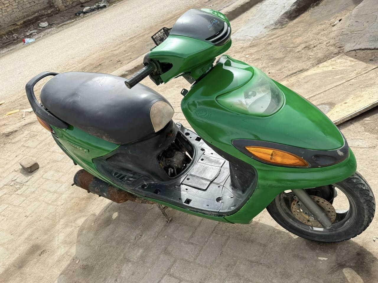 دراجه البيع دوالفين نضيفه مكينه لادخان وصوته ناعم سعره 250 وبيه مجال دراجه مال جناي بيه ترتبات مكاني شاميه شراي تصل ***********
