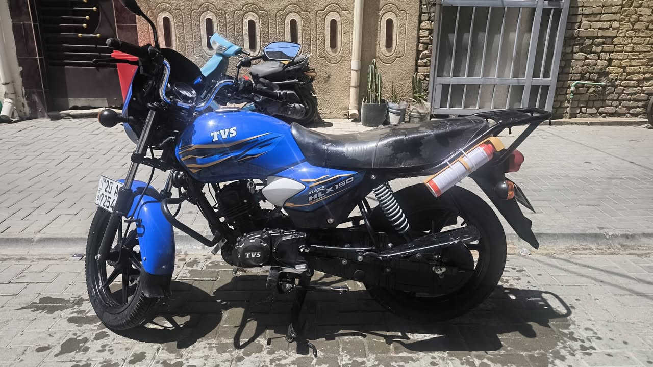 السلام عليكم 
TVS 150CC 2023 ماشيه 8300 بعده جديده مرقمه بأسمي تحويل ثاني يوم سعره 2400 وبيه مجال مكاني بغداد الحرية هذا رقمي ***********
