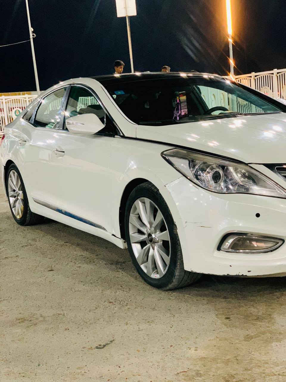 HYUNDAI   هيونداي ازيرا
موديل 2012 رقم بغداد 
 فول فول مواصفات 
بصمة تشغيل عن بعد
بانوراما رادار امامي و خلفي حساس 
٦ سلندر و تحكم استيرن 
تحديد سرعة و نضام حساس 
كشنات  كهربائي و خزن 
كشن خزن ميموري و كشن هيتر و تبريد 
مقعد تبريد و تحكم تبريد وحدك
سنوي جديد اله 2028 
تحديد سرعة و نضام كيو قتصادي
صدر أمامي خلفي جديد
تخم تاير جديد 
بسمي شخصين
ابشرط تحويل نفس اليوم 
سيارة مصبوغة أثر حرق بلصندك
مكفولة من الكلبة ولكص شرط لفحص

مكانها  بغداد المعامل 
رقمي
***********
🟥سعر ✍️👈🔥 105 
👆👆👆👆
