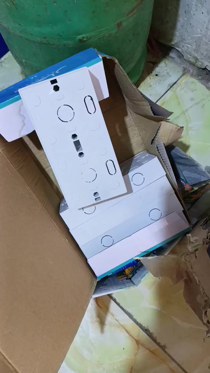 موجودة. تعزيلة محلات مواد انشاىية واجهزة كهرباىية بسعر الجملة اليريدهن يجي عليهن وبيهن مجال ابيعهن شلعة وحدة


**إذا كنت صاحب هذا الإعلان وتريد حذفه لأي سبب، رجاءا أرسل رسالة إلى الدعم الفني**