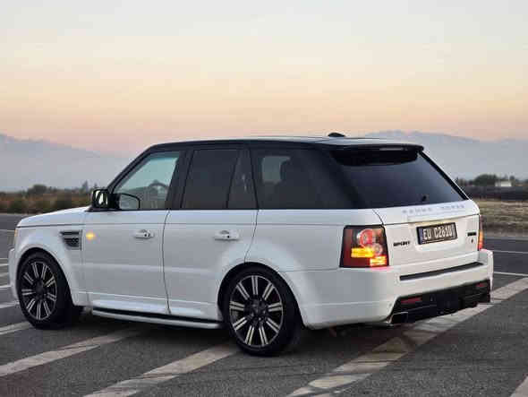 لەسەر واعدی درۆ دووبارە پۆستم کردەوە 
گۆڕینەوە ناکەم زەروری پارەم 
Range rover sport HSE

ڕانج ڕۆڤەر سپۆرت 
بێڕەقەمی دووبەی
ساغ 
مۆدیل ٢٠١٠
کامل بۆیاخ بۆ جوانی لەدووبەی کراوە بەڕەش دواتر کراوەتەوە ڕەنگی بیلاد
٨ بستۆنی  سۆپەر 
190,000km ڕۆشتوە
ناو ڕەش

مواسەفات ئۆتۆ بای گراف
١ -کوشن کارەبای و هەوا
٢-تەحدید سورعە
٣- لایت  ئەجوڵێت لەکاتی بەرز و نزمی دەبڵ
٤ -مۆدی لێ خوڕین
( سنۆو ، دیسێرت، ڕۆک، هیڵ، نۆڕماڵ ، رەیسینگ)
٥ -مۆدی گێر
(سپۆرت، کۆمفۆرت،مانوێل ،های ،لۆو)
٦ -دەبڵە چووپەکانی
( هایست، نۆڕماڵ،لۆیست، لۆک لۆیست)
٧- برێک دوگمە
٨- تراکشن
٩- پارکینگ سێنسۆر
١٠-(هەرسێ ئاوێنەکانه دژە فولن واتە تیشکی زیان بەخش ئەگەڕێنەوە)
١١ -کوشن غەزن
١٢  - ٢ شاشە
١٣ -سڵاید
١٤ -سنوق شەفت
١٥ -کامێرا
١٦ - ١٥ سەماعە (هارمان کاردۆن)
گێر+مەکینە بەشەرت
دەبڵەکانی بەشەرت بەرز و نزم ئەکات مەزبووت 
سەیارەکە هەتا بڵێی نموونەیە لە جوانی و پاکی
چوار تایەی لۆکی لە ژێرە
پشت و پێش کەپس 
تەقە و ڕەقە بە شەرتی وەستا 
 کوشن و سەقف وەکو شەریکە ماوەتەوە 
کامل سێرڤسی گێر + مەکینە ڕۆنی کاستڕۆڵ لەشەریکەی ڕانج بۆی گۆڕدراوە  + سیوەیلی ئەکسل
تازە گۆڕاوە
٤ تایەی لۆکی لەژێرایە
هەر ٤ بانصەکانی تازە گۆڕدراوە
نموونەیە لە جوانی و لۆکی 
69گەلا و معاملەیەکی برایانە تکایە پارەی بڕاوە مەلێن 
بۆ زانیاری زیاتر تەلەفون بکە یان نامە بنێرە لەگەڵ ڕێزم
سەیدسادق 
***********
*********** شربازهير
