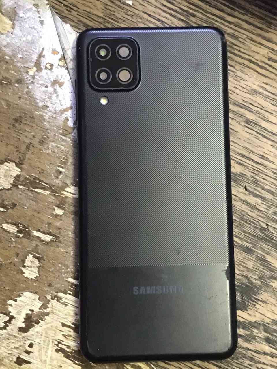 A12 سامسونج للبيع
مبدل شاشه اصليه وكاله شرط 
وبي الكامره أليہَ ٠.٥ ما تشتغل 
الجهاز استعمال بيت نضافته ٩٥٪؜ 
غير هاذه الشي مابي سعره ١٠٠ وبي مجال للطيبين 
عنوان حقلانية ***********

