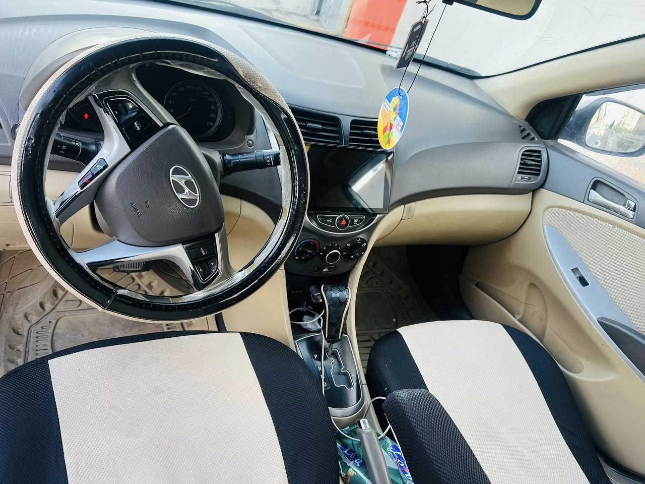 يوجد لدى مكتب العريبي سياراه اكسنت 2011 رقم أربيل كابون بانزين ضرر بوند أوربي شرط التحويل طخم تاير جديد مكينه وكير شرط توماتيك شاشه تحكمات ستيرن  محرك 16 فتحه سقف السعر 110 وبيها مجال ***********
***********
