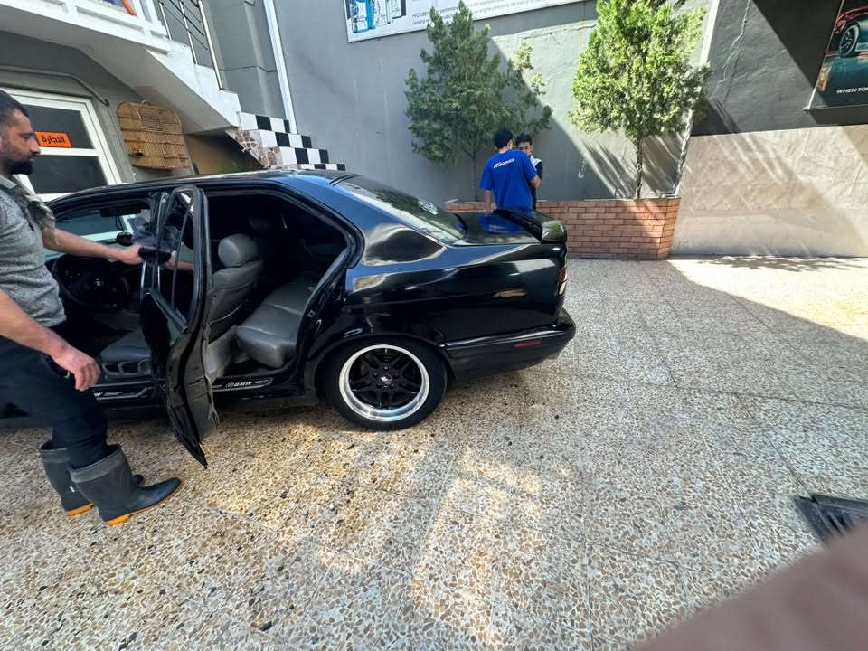 Bmw530v8 1993 
كير عادي 
السيارة جديدة 
كير محرك اكسل مكفولة
تبريد ثلج 
دبات كورسا على رمونت
مراوح كهربائية 
وارد ياباني
***********
