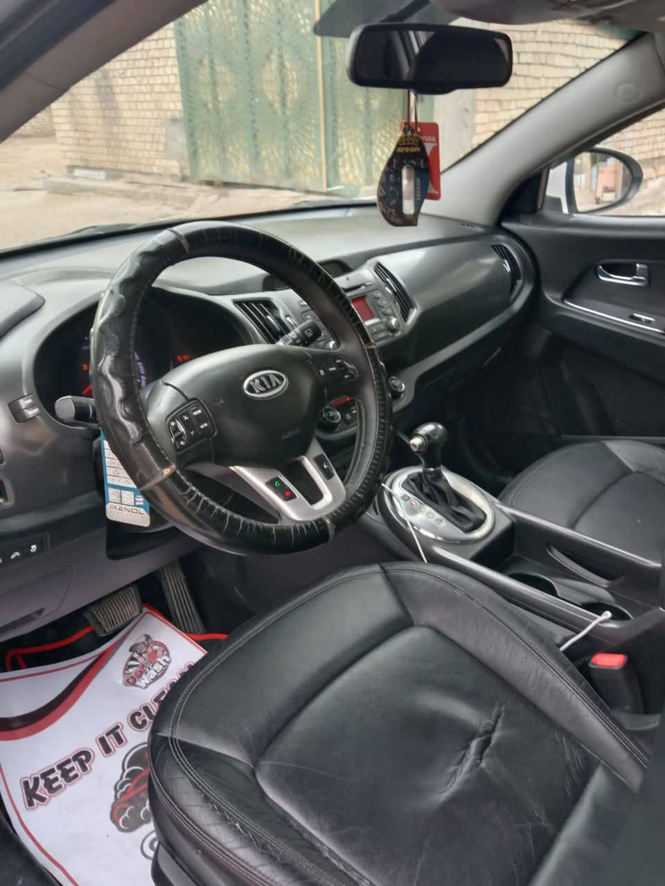 سلام عليكم
سيارة سبورتج موديل 13 كفالة عامة قطرة صبغ مابيهه مكفوله من حادث ومن الصبغ. رايدهه 150$ /***********
