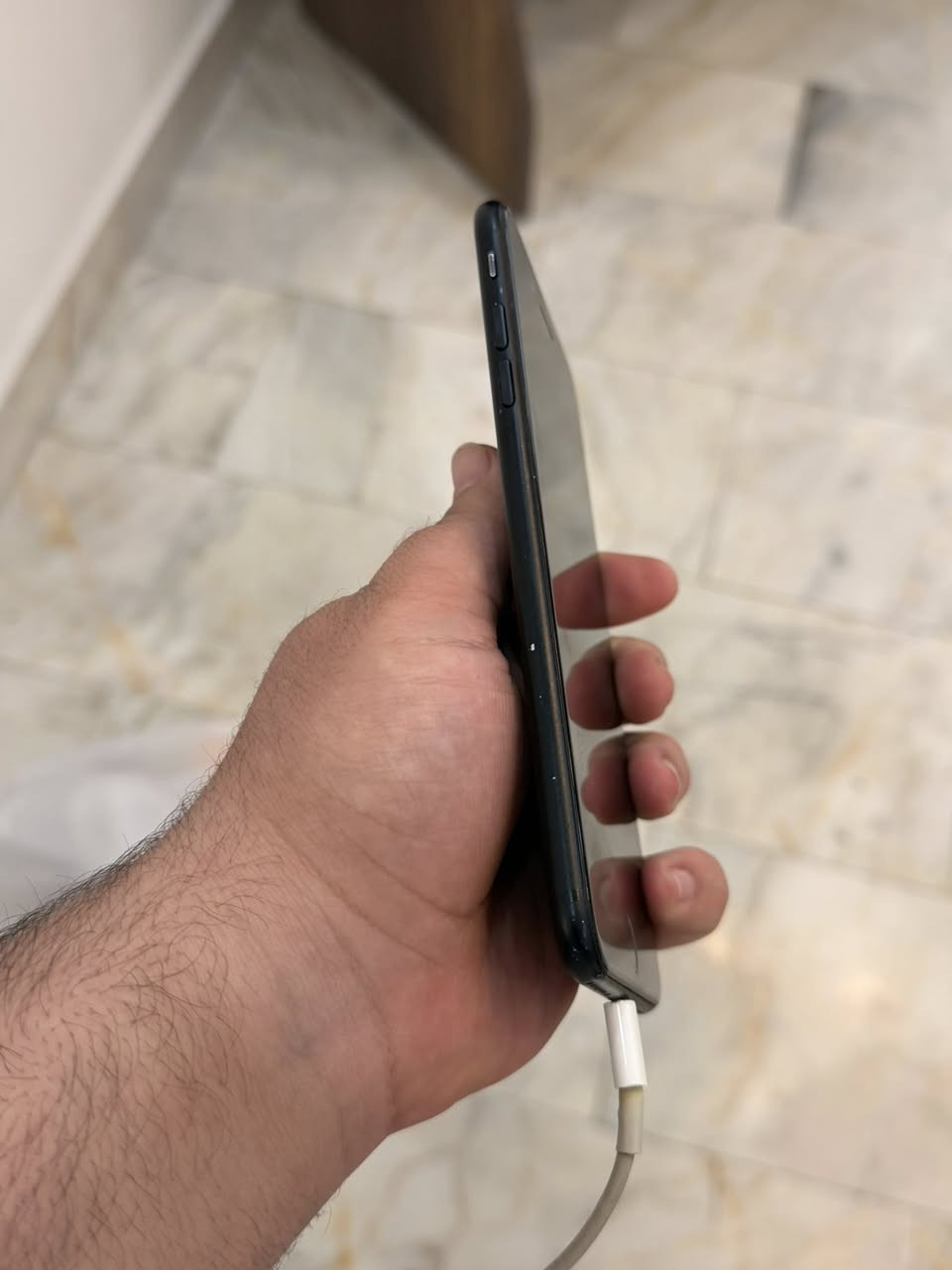 السلام عليكم ايفون 7 بلاص للبيع ذاكره 128 التلفون نظيف كلشي بي شغال باستثناء الكامره الخلفيه فقط  متشتغل فقط  اما الكامره  الاماميه شغاله الباقي كله شغال سيم كارت شغال بصمه تشتغل  بطاريه مبدله ايضا اصليه  السعر 70 الف 
رقمي *********** موجود واتساب ايضا
