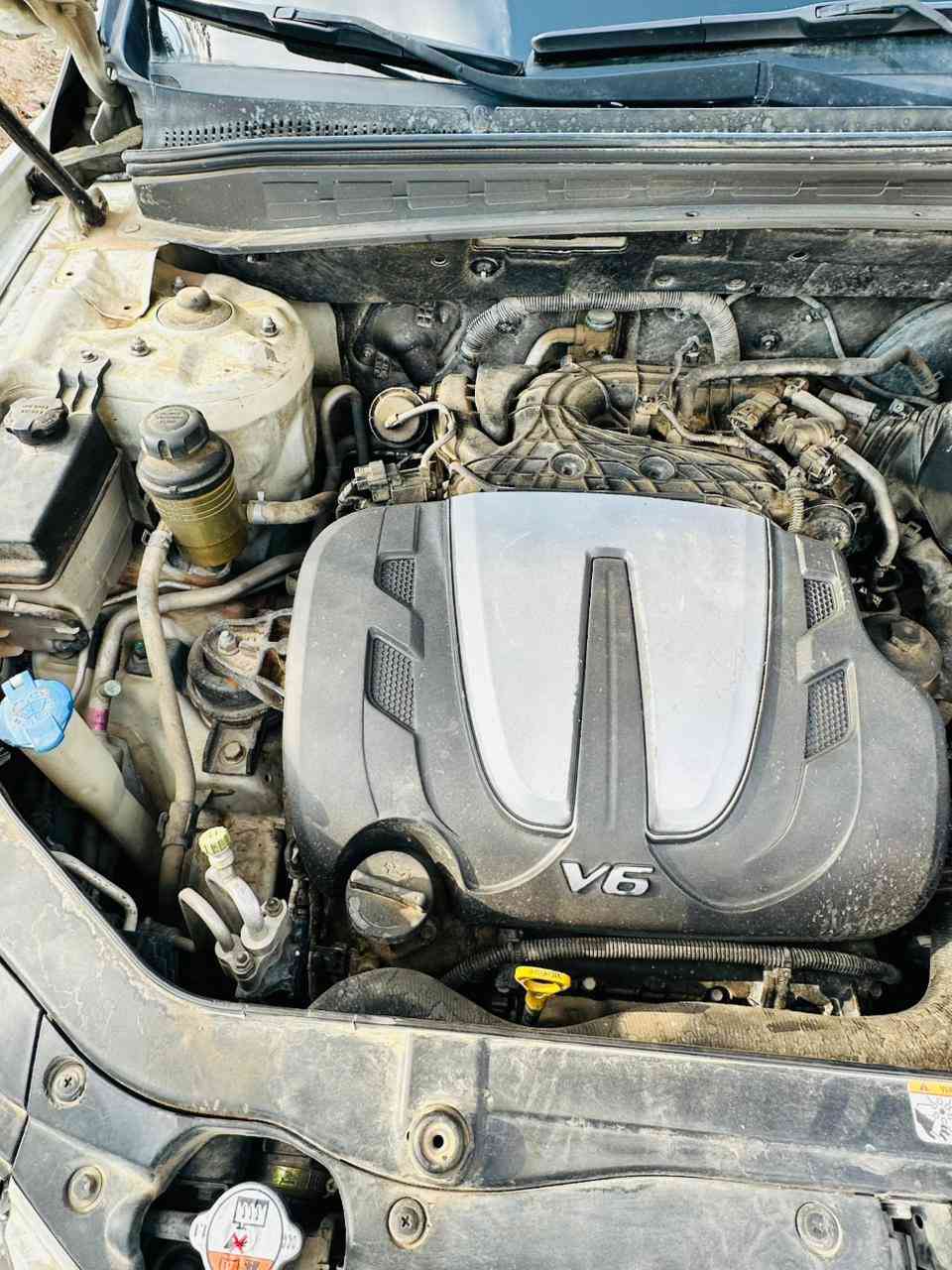 🚗 للبيع: هيونداي سنتافي 2012
📍 مكان السيارة: بغداد – بسماية
📞 للتواصل: ***********
 (واتساب)
💰 السعر: 165 ورقة – قابل للتفاوض
📊 المسافة المقطوعة: 260000 كيلومتر
🛠️ المحرك: 6 سلندر - V6

⚙️ المواصفات:
• السعة 7 راكب 
• فول تحكم ستيرن
• جرس تنبه بعد تجاوز 120 كم/س
• سويج تشغيل، بدون بصمة وبدون فتحة سقف

⚠️ أضرار السيارة:
• وارد خليجي
• طخة بالجاملغ الأمامي (طخة وليس حادث)
• باقي اجزاء السيارة مكفولة عام 

📌 تفاصيل إضافية:
• رقم السيارة: بغداد الدولي الجديد
• باسم المالك تحويل مباشر
• السنوية جديدة نافذة حتى 2031
• لون السيارة: أبيض
