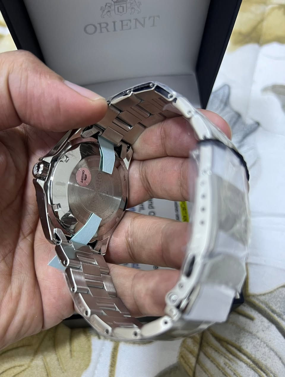 🔥 للبيع | تحفة يابانية فاخرة 🔥

⌚️ Orient Automatic

💎 ساعة راقية بتفاصيل فخمة ومينا اسود ملكي تخطف النظر مع كل انعكاس ضوء صناعة يابانية أصلية 

 📏 قطر الساعة: 41mm

⚙️ حركة أوتوماتيك احترافية تعمل بالحركة بدون بطارية

🩶 سوار ستانلس ستيل فاخر بتشطيب عالي الجودة

📅 عرض للتاريخ بتصميم أنيق وكلاسيكي

📦 الحالة: جديدة بالكامل بالباكيت

💰 السعر: 400$

📩 للجادين وأصحاب الذوق الراقي – التواصل خاص او واتس اب ***********
