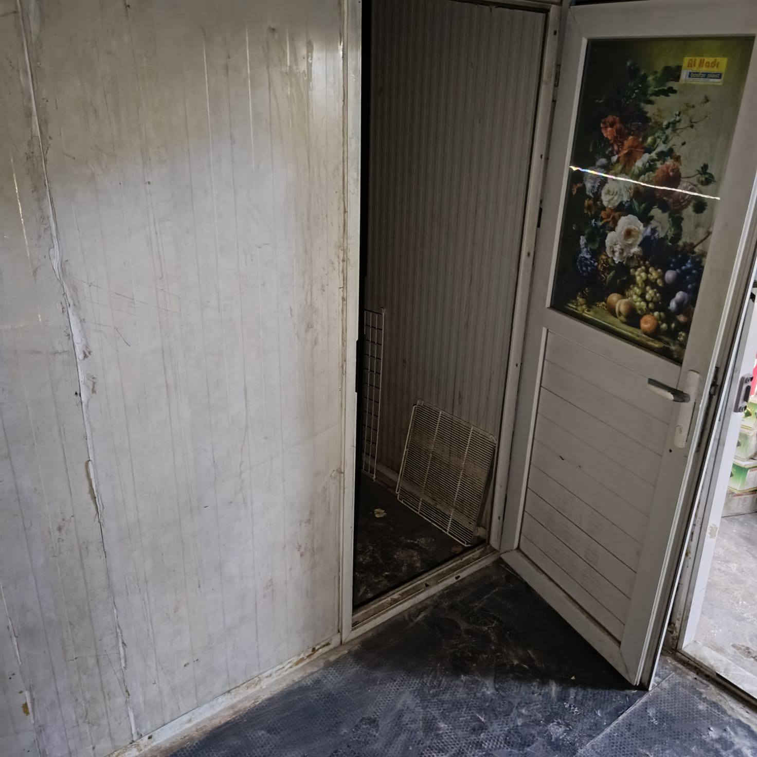 السلام عليكم عندي براد 8ونص طن نوعه mt عنوان الشعب شارع عدن ***********
