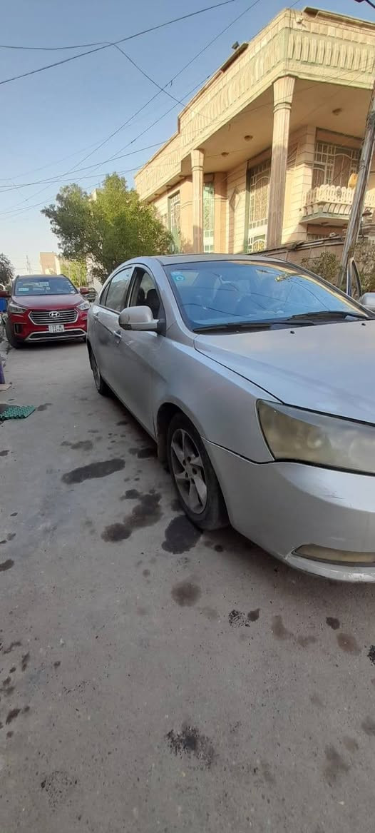 جيلي ام كراند للبيع موديل 13 نضيفه لون رصاصي محرك تجفيت جديد وتبريد شغال كهربائيات شغاله كامله بيه فقط ضربه نص باب وجاملغ + الهلالات وبيه جراد بل بنيد والقماره نصه فقط رقم بغداد الإنكليزي وبأسمي تحويل ثاني يوم السعر 60 ورقه وبيه مجال قليل لشرايه فقط المكان بغداد البلديات الرقم للاتصال *********** .
