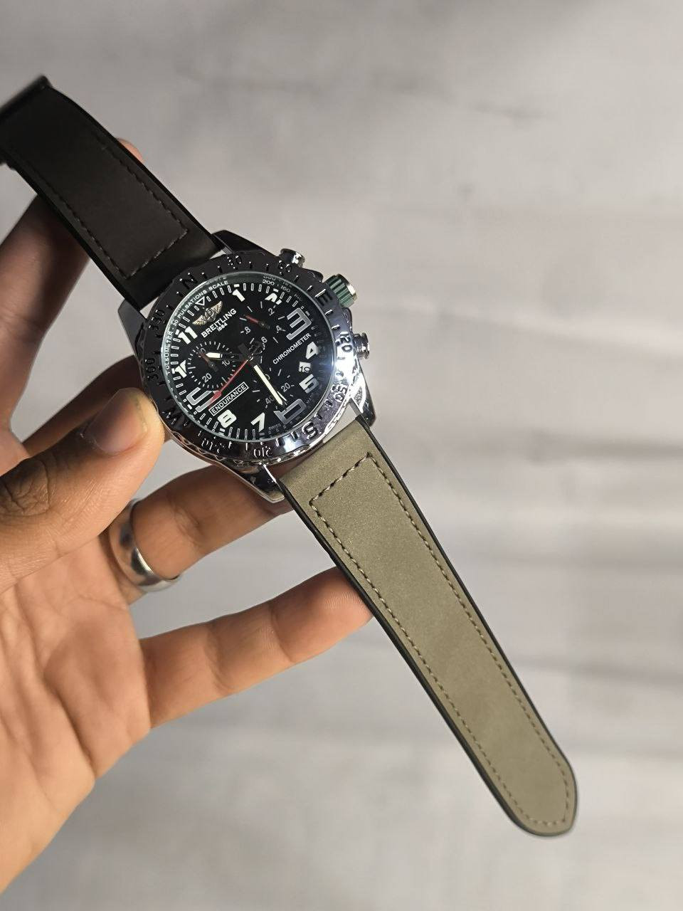 ساعة من ماركة برتلنغ Breitling

تحفة فنية 
مصممة للطيارين الحرفين والقباطن
مكينة كوارتز ستوبوج (جميع السناتر شغاله)
هيكل ستانلس ستيل طوق ارقام حفر
ميناء فخمة مزودة بمنفذ تاريخ فول لامينوس
زجاج معدني ضد الخدش
مقاومة ماء وغبار 
جلد شاموا مميز مبطن ربل
الساعة مختمة بالكامل 

ملاحظة ؛- متوفر قطعتين فقط
 
السعر : 35 ع اول تم
 للحجز والاستفسار يرجى مراسلة الصفحه


**إذا كنت صاحب هذا الإعلان وتريد حذفه لأي سبب، رجاءا أرسل رسالة إلى الدعم الفني**