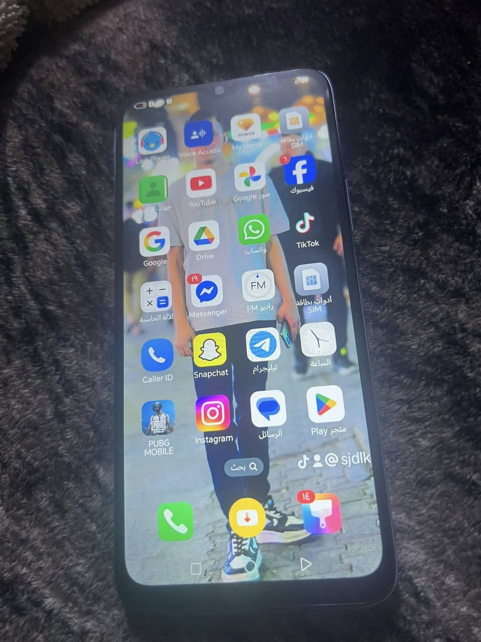 السلام عليكم ورحمة الله وبركاته شلونكم 
‏شباب عندي موبايل للبيع ***********￼
