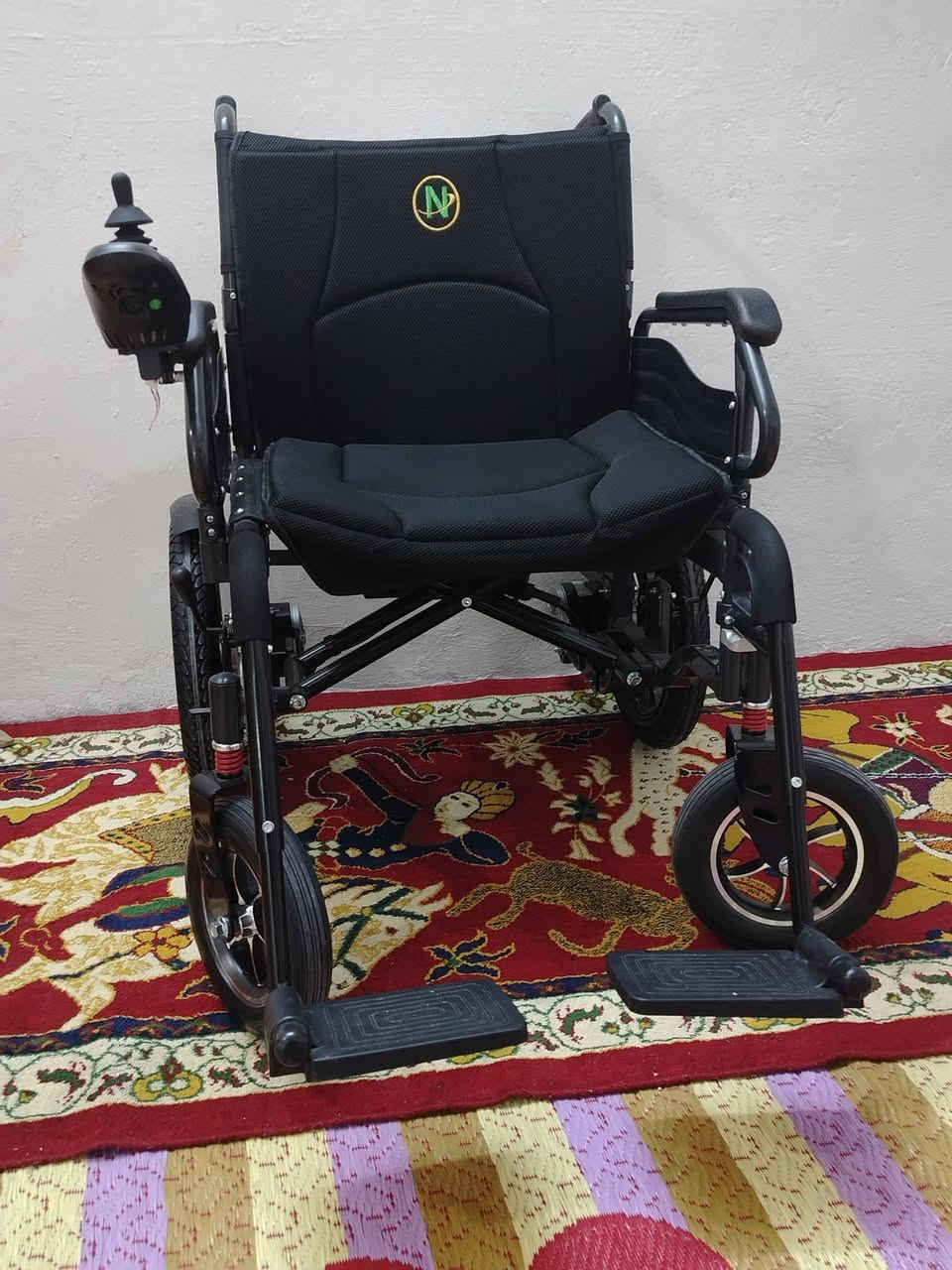 كرسي متحرك للبيع يحمل وزن 18٠كغ السعر ٤٥٠ وبيهة مجال للاستفسار ***********
