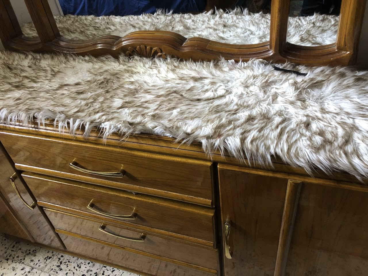 غرفة نوم تفصال عراقي ستة ابواب السعر 800الف الاستفسار ع الرقم ***********
