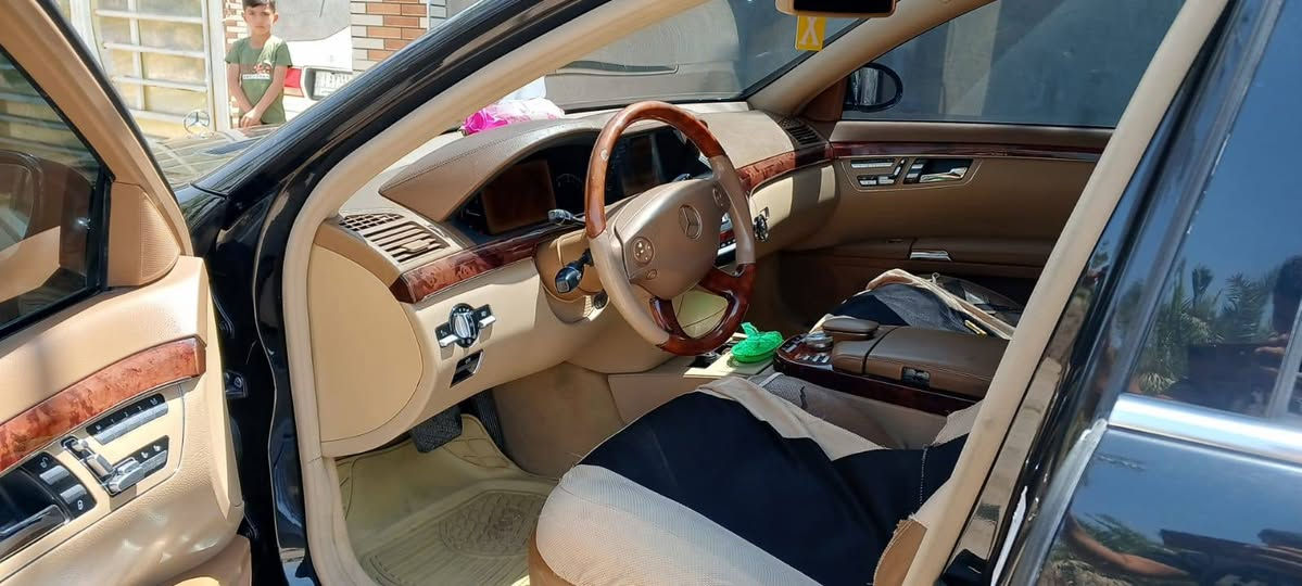 مرحبا مارسدس 500 S خليجية اصل داخل بيجي؟ اصل موديل 2009سيارة فول وجاهزة من كلشي محرك كير/ حدادية  كلة جديد تخم تاير ويل؟ باب شفط مكفولة من الحادث والكص دخول جديد رقم وسنوية اصليات  السعر 75 بيها مجال مكاني بابل اي ستفسار هاذة رقمي***********
