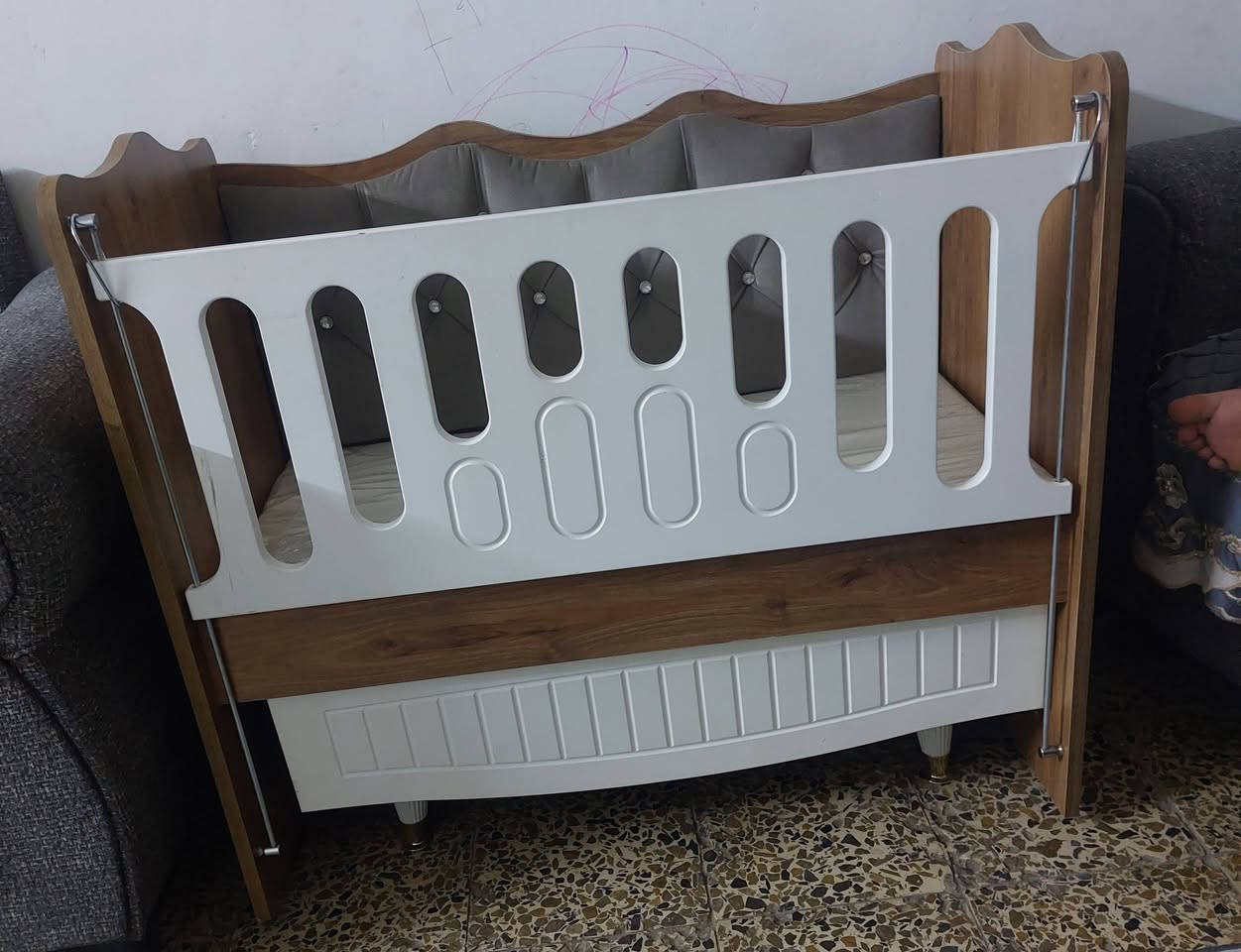 لبيع جربايه طفل وتصفيه مال مي ام البراد وثلاجه كلش جديدات ***********
