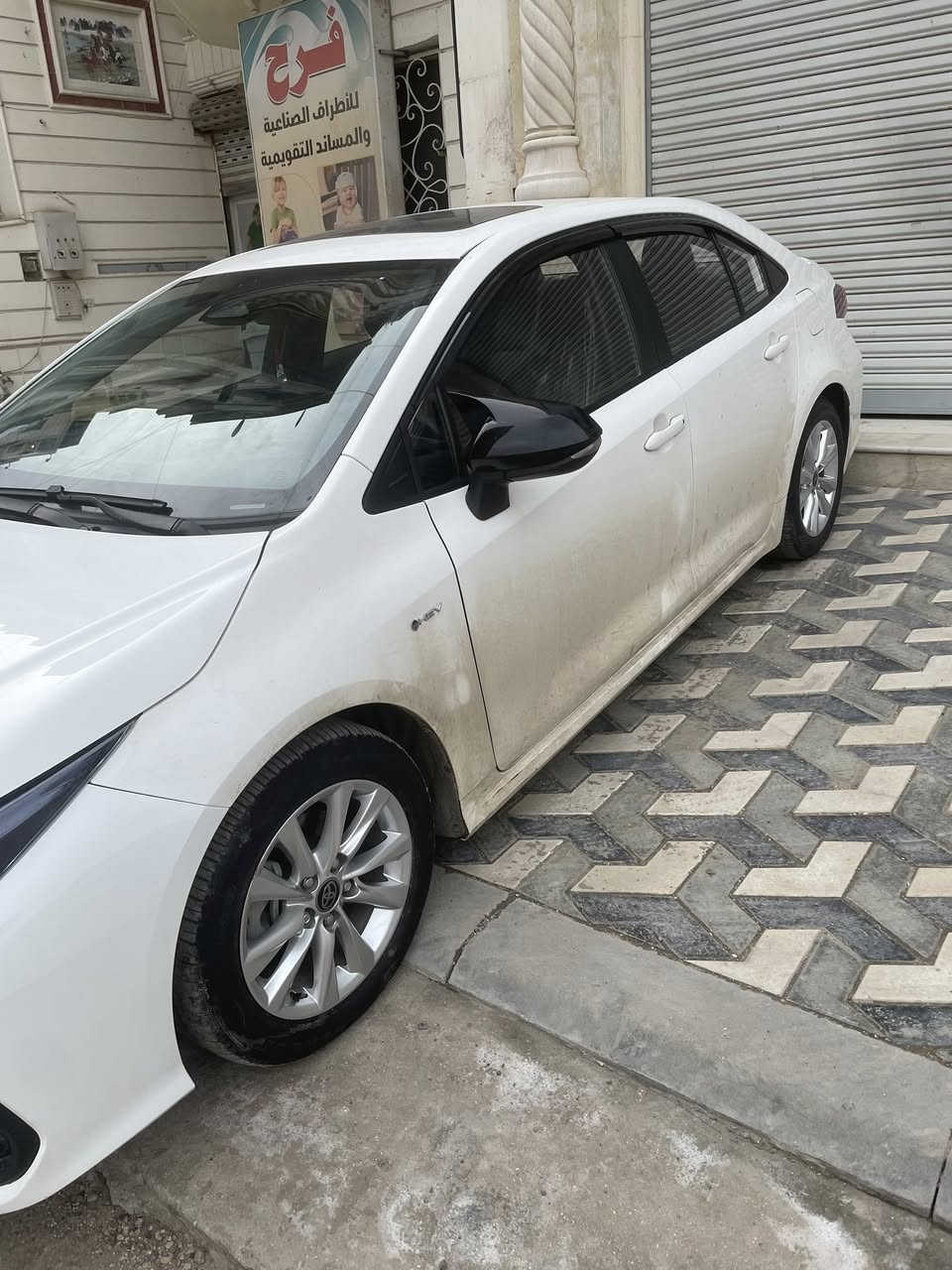 سلام عليكم 
كورلا موديل 2025 هايبرد 
ماشيه 22km 
مكفوله بيها بس طخه بالكنر بين تاير ولباب موضح صورتا لباقي كدامكم 
مكان بغداد شارع فلسطين 
استفسار ***********
