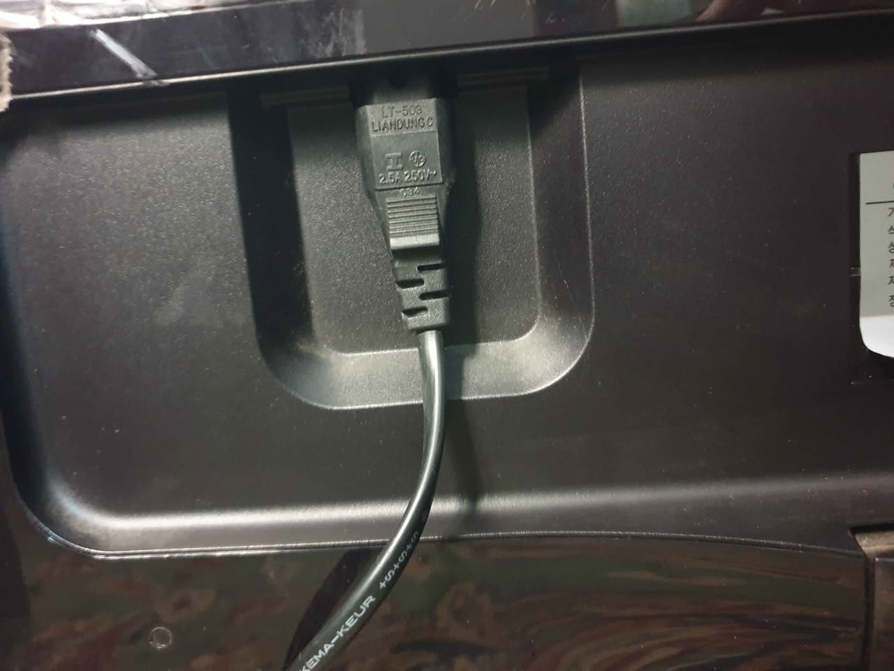 شاشة اصلية صنع كوري ..حجم 27..تربط على كل الأجهزة..بيها دبل HD.. USB..VGA. AUX 
كهرباء مباشر 
بدون نت ...وياها جهاز هدية يحولها سمارت 
شاشة من كوريا استيراد خاص ..استعمال قليل 
السعر100الف ومجال للشراي 
المكان بغداد كرادة 
لا يتوفر توصيل نعتذر بغداد, العراق


**إذا كنت صاحب هذا الإعلان وتريد حذفه لأي سبب، رجاءا أرسل رسالة إلى الدعم الفني**