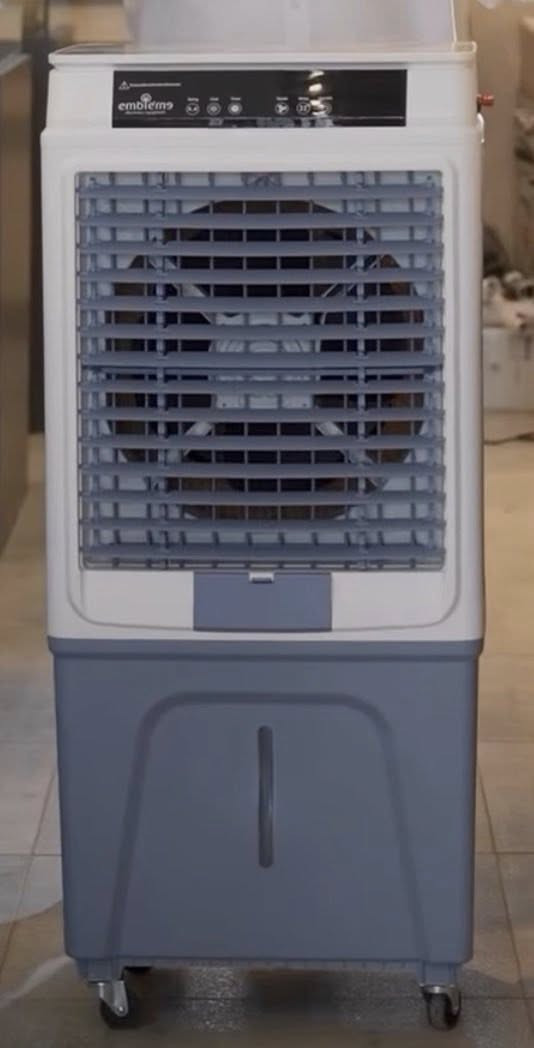 🔥 مبردة شحن أمبليوم الألمانية – قوة تبريد متنقلة لا تُضاهى! 🇩🇪
تمتع بأجواء باردة ومنعشة في أي مكان مع مبردة الشحن من أمبليوم – الخيار الأمثل لأيام الصيف الحارة!

💠 مواصفات فائقة الأداء:
 • 🔋 بطارية ليثيوم عالية السعة
 • 🌬️ ثلاث حلفات تبريد من السيللوز لضمان تبريد فعال
 • 💧 خزان ماء بسعة 50 لتر
 • ⚙️ محرك قوي بقدرة 63 واط مع ملف نحاسي عالي الجودة
 • ⚡ 12 سرعة تشغيل لتناسب كل احتياجاتك

⏱️ مدة التشغيل بعد الشحن:
 • حتى 4 ساعات على السرعة العالية
 • حتى 30 ساعة على السرعة البطيئة

📏 الأبعاد:
 • الارتفاع: 100 سم
 • العرض: 45 سم
 • العمق: 30 سم


**إذا كنت صاحب هذا الإعلان وتريد حذفه لأي سبب، رجاءا أرسل رسالة إلى الدعم الفني**