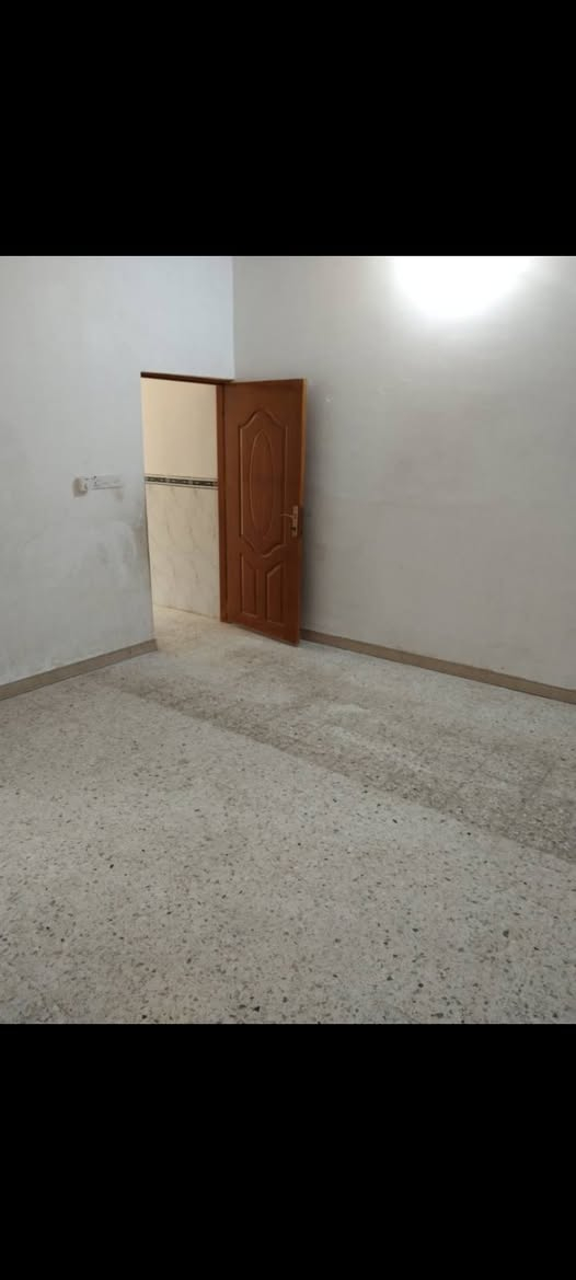 سلام عليكم... بيت 100 متر بحي النداء للايجار منطقة ال 55 خلف قصابية الميالي بفرعين طابق واحد بيت نظيف جدا سعر الايجار 275 الف 
*********** واتساب
