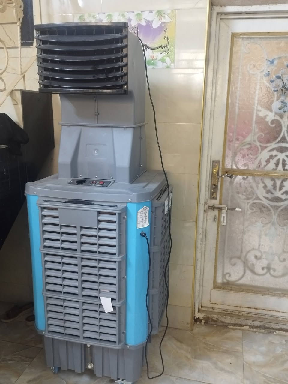 مبردة استعمال قليل للبيع لعدم توفر المكان السعر على الرقم ***********
