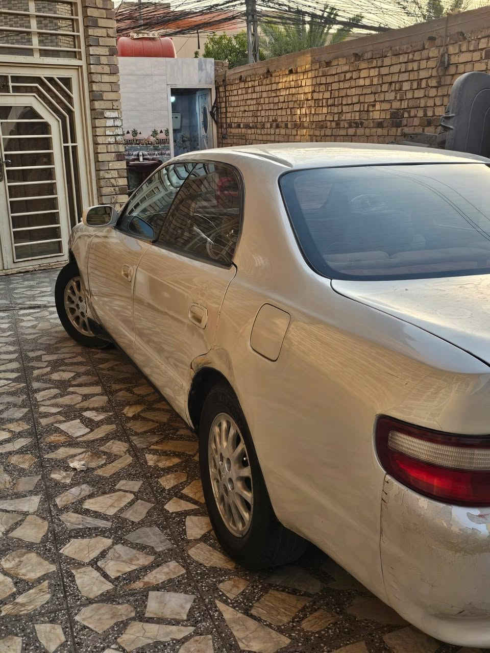 السلام عليكم
شيزر موديل 2000 رقم بصره انكليزي مشروع وطني  باسمي سنويته ورقم وهزه جديده توني مداوره السياره  مكينه وكير  2.5 وتبريد  نضيفات حداديه نضيفه عربانه خلفيه جديده مابيه ضربه قويه سياره بيه ربع امامي مبدل فقط 
مكاني النجف الأشرف الكوفه 
*********** 
سعر 55 وبيه مجال بسيط
