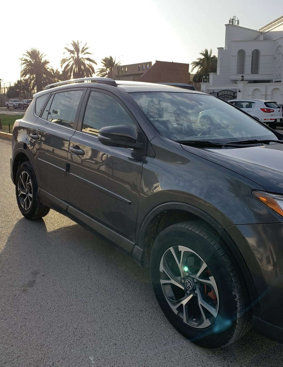 للبيع: Toyota RAV4 XLE موديل 2017
سعر 162 مجال بسيط جداً 
📞***********
🔹 محرك 2.5 
🔹 فئة XLE
🔹 بصمة تشغيل
🔹 فتحة سقف
🔹 تشغيل عن بُعد
🔹 رادار أمامي
🔹 نظام تحديد مسار
🔹 ممشى 118 ألف كم فقط

🔹 مكفول حادث
🔹 قطعة واحدة صبغ (جاملغ سكن) بدون دواخل
🔹 بدون  شاصي 
🔹 بدون ايرباگ
🔹 السيارة ما بيها أي نقص وجاهزة
