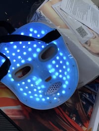 قناع LED • تقليل حب الشباب • مكافحة التجاعيد