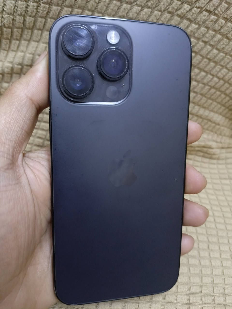 14برو ماكس ذاكره 256 بدله بس شاشه اصليه اكرر اصليه مثل ما اوضح بالصوره  ام التلث خيارات يعني اصليه والجهاز كوله اصلي رايده ب600 بي مجال بسيط *********** بي وتساب اذا ما عدك رصيد
