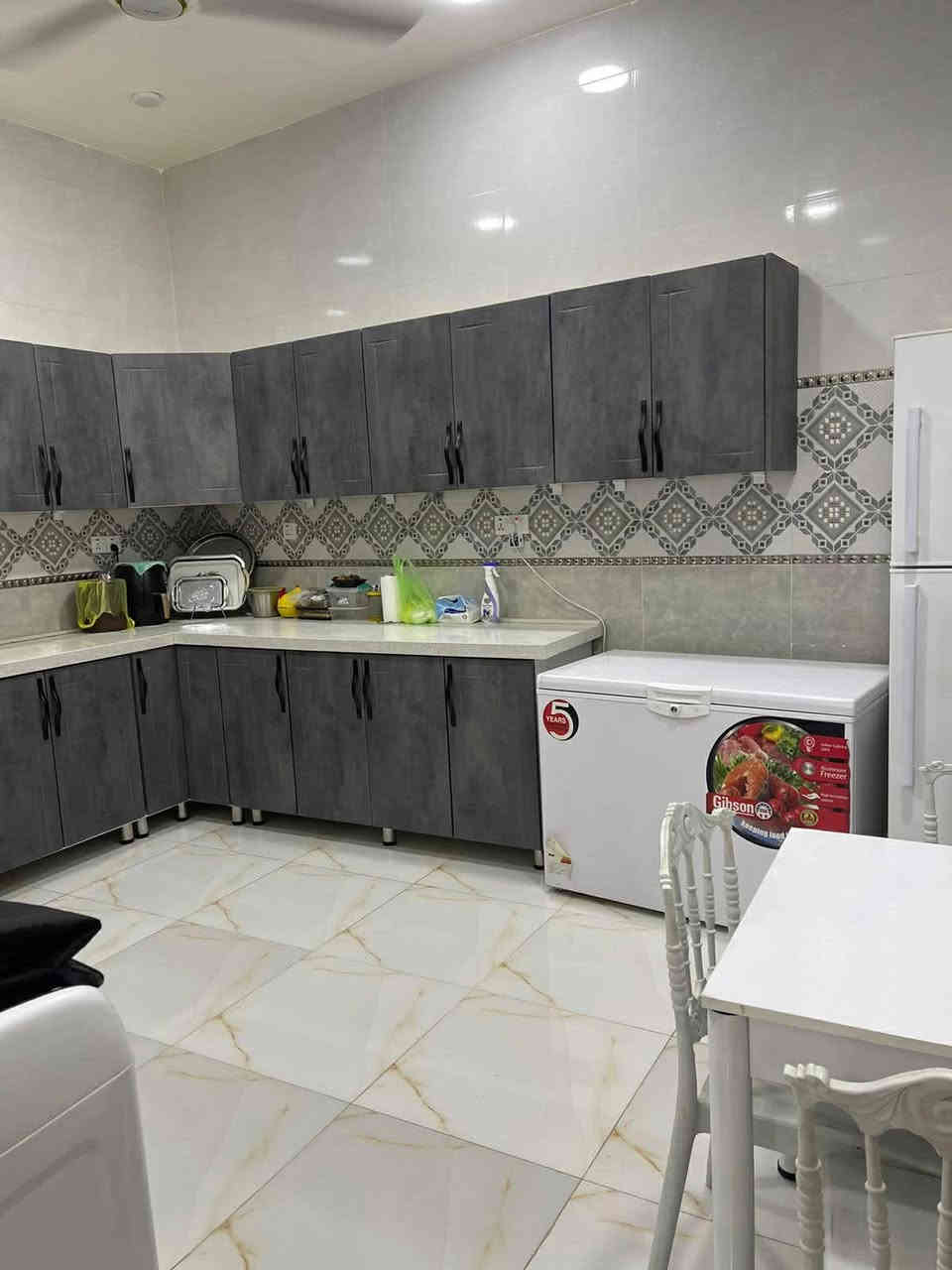 يالله السلام عليكم 
بيت للبيع طابو صرف مساحه ١٠٠ م
فوول للأخير ماتصرف عليه ألف دينار 
بناء سنه٢٠٢٢ درجه أولى بحي الربيع مقابيل مدرسة أبي طالب قريب على السايدين كامل الخدمات شارع صب للاستفسار ***********
