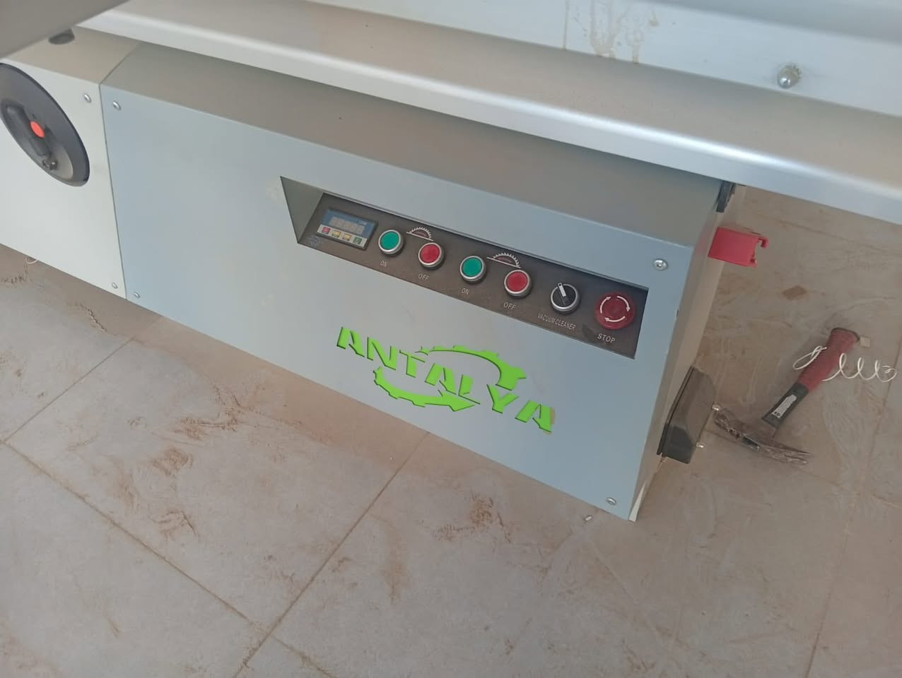 سلام عليكم 
كتر mdf صيني 2025 صاله ست اشهر من ماخذة
وفاكيوم دبل كيس وموجود كمبريسر 500لتر هم جديد 
السعر المجموع 5ملاين و100
***********
