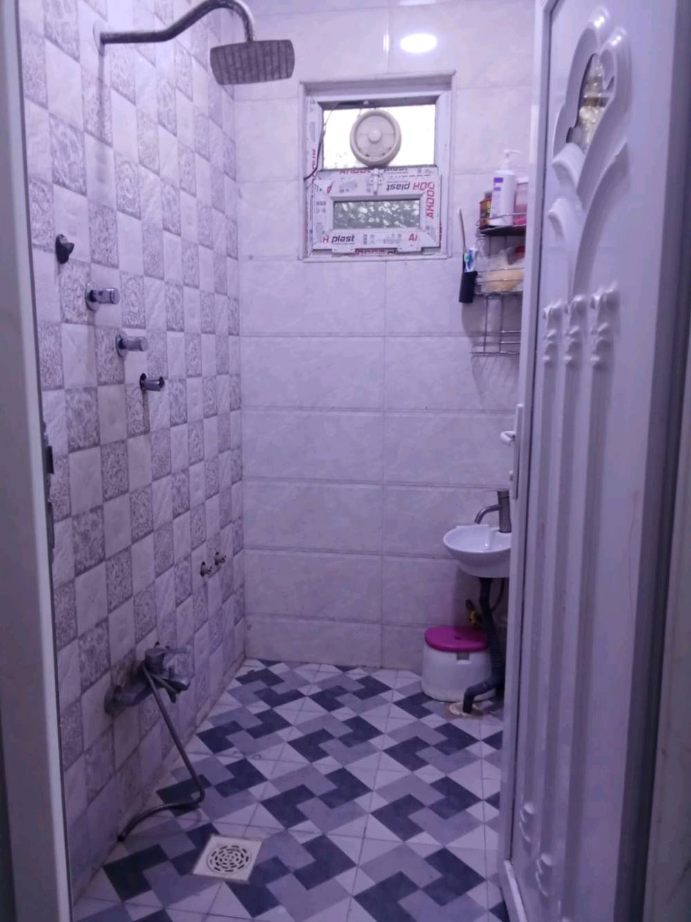 بيت للبيع ١٠٠ م طابو زراعي سند 25 بغداد الكماليه كاع ابو رشاد طابق الأول مفتاح طابق الثاني باقي بس ابياض وارضيه شبابيك ماء كهرباء اشتايكر بيتونه كامل