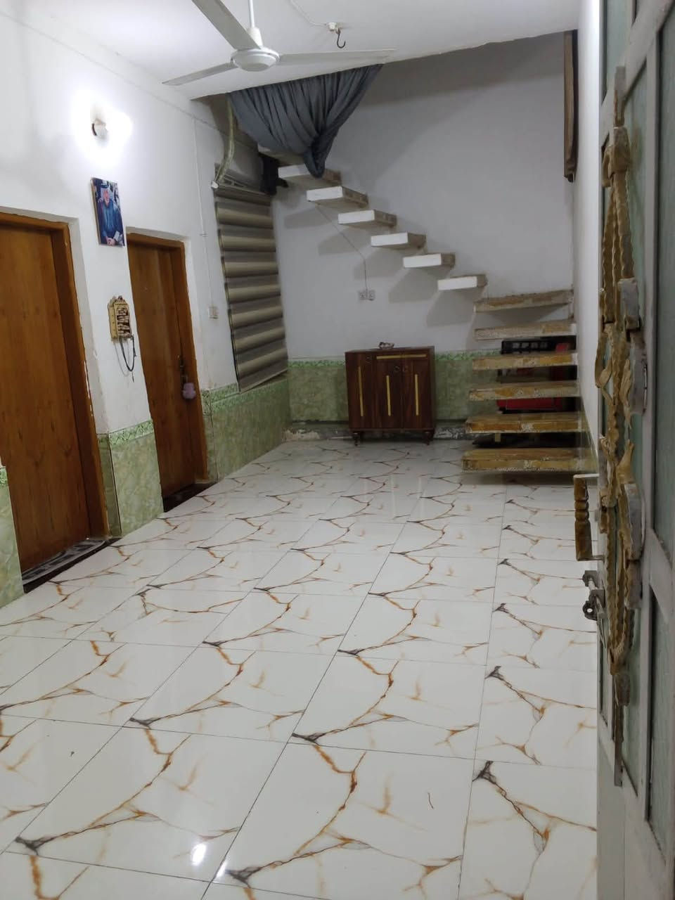 بيت لبيع قرب مدرست الجوهره المساحه ١٢٥متر يحتوي على غرفتان وصاله وستقبال وحمامات داخلي وخارجي السعر ٨٥قابل لتفاوض باقي التفاصيل واتساب ***********
