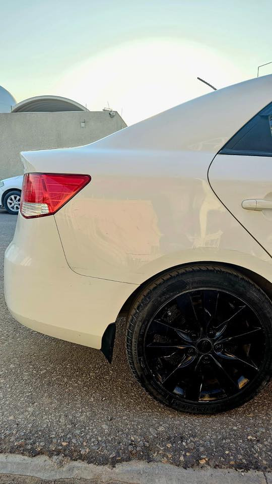 السلام عليكم
سيراتو خليجي لونها ابيض محرك 1600 
موديل 2013
رقم نجف بأسمي سنوية سارية 2029
ماشيه 190 الف كيلو 
مواصفاتها 
كشنات جلد ، أرضية مفروشة ، شاشة كاميرا ، ويل 17 رياضي 
بيها اربع قطع صبغ 
السيارة ع ايدي مداريها دهن وبانزين  وكلش حلوة احلى من الصور گير ومكينة مكفولات منظومة تبريد جديدة حدادية جديدة
السعر٩٨ وبيه مجال
مكاني النجف
تفاصيل اكثر واتس (***********)
