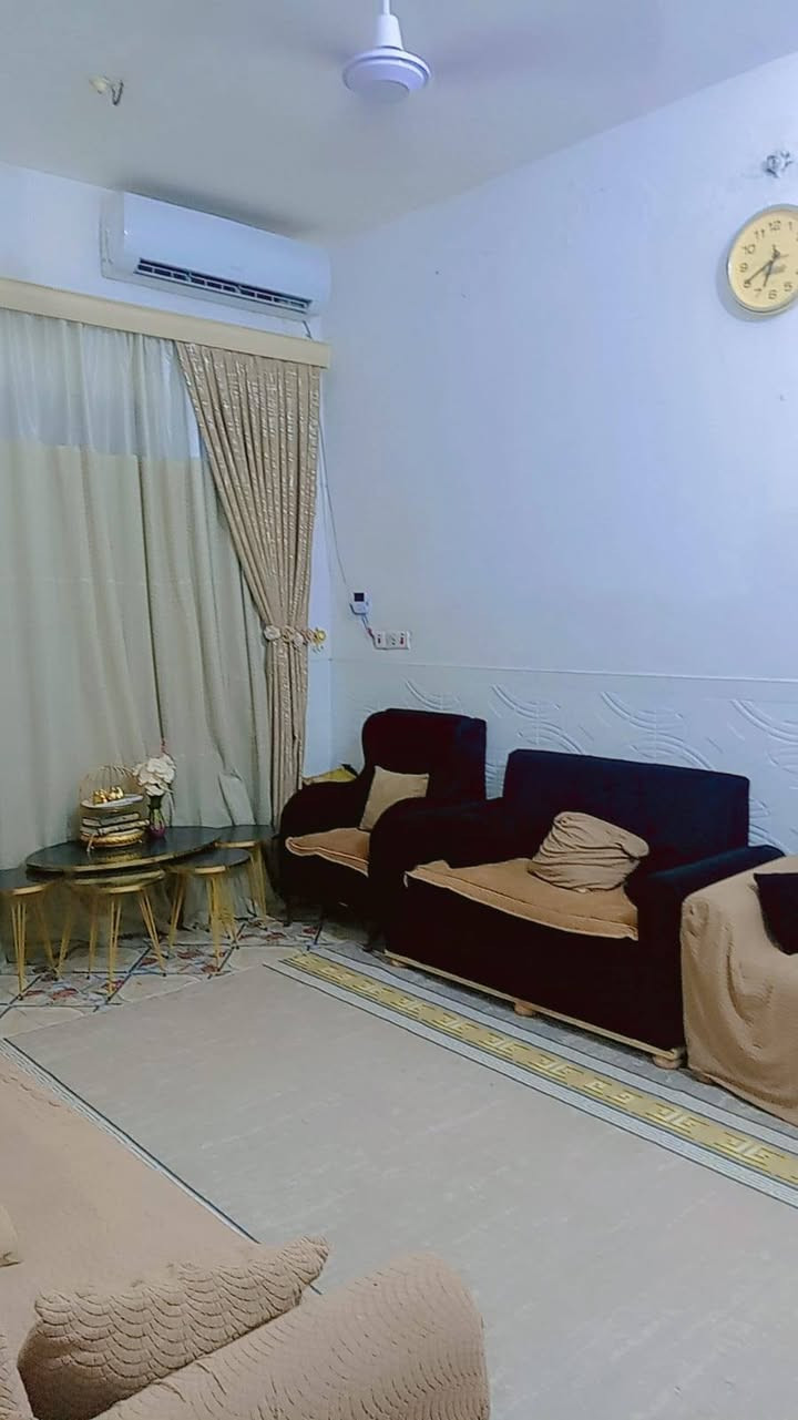 بيت  مساحة 100 طابق واحد  حي الغدير الثانية  اول فرع بشارع عشرين مقابل أسواق فطومة طابق واحد كونكريت بناء ٢٠١٧ السعر 93 وبيه مجال للشراي
*********** عمارة, ميسان
