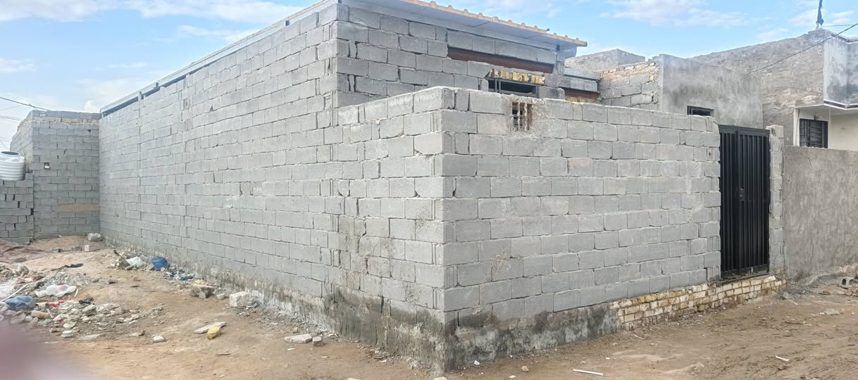 السلام عليكم 
بيت للبيع #مساحه 100متر بناء درجة أوله ومرتب غرفه و صاله و مطبخ استقبال صحيات ادخل وخارج عوزه كهرباء ولبخ الداخل 

العنوان شارع الصب مقابل قريه الغدير بشارع المطحنه 

#السعر 18وبيه مجال 

 #اتصل عل رقم فقط ***********
