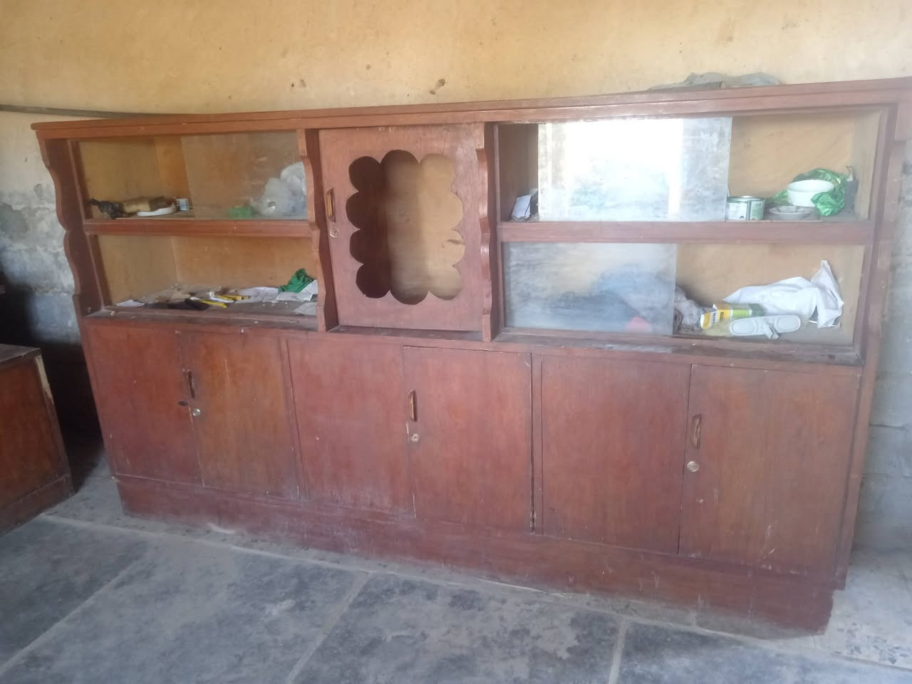 السلام عليكم 
عندي غرفه اخشاب قديم
لبيع  ارقم *********** واتساب
